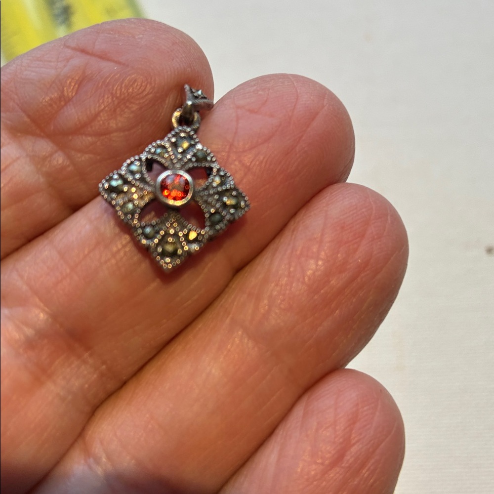 Elegant 925 Silver Diamond-shaped Pendant and Red Garnet Necklace